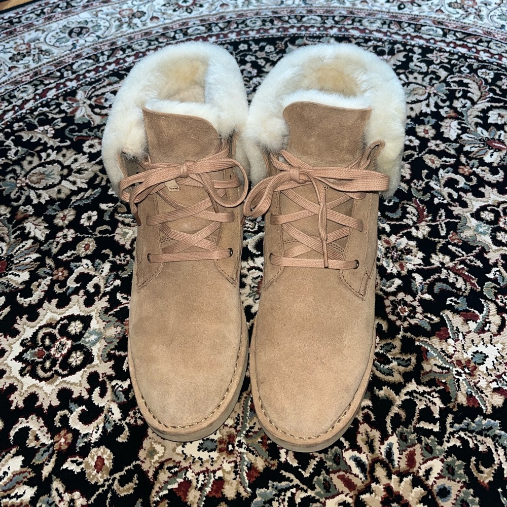 Chestnut Ugg W Weylyn Size 10 Boots - barely warn!!